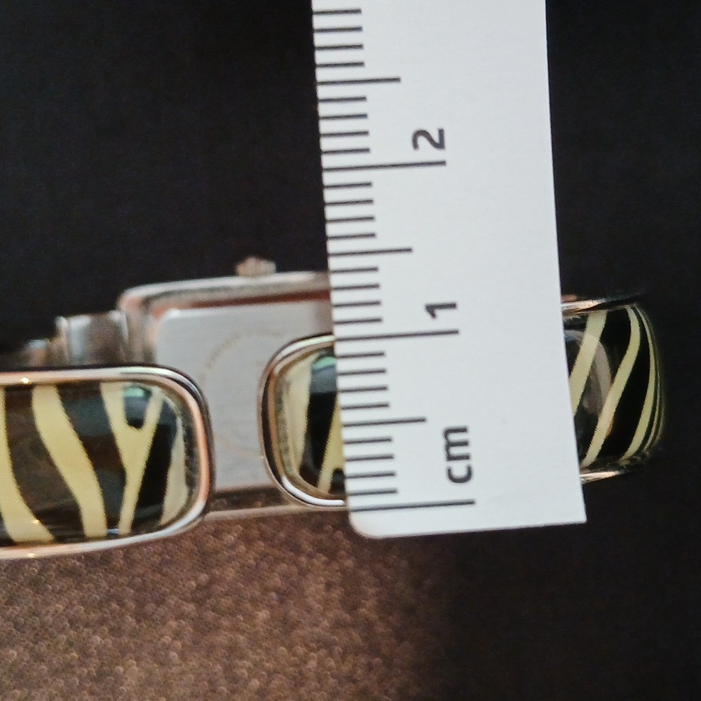 Fada Ind~Quartz Watch~Silver Tone~ Zebra 🦓 Stripe Cuff Band - Picture 11 of 17